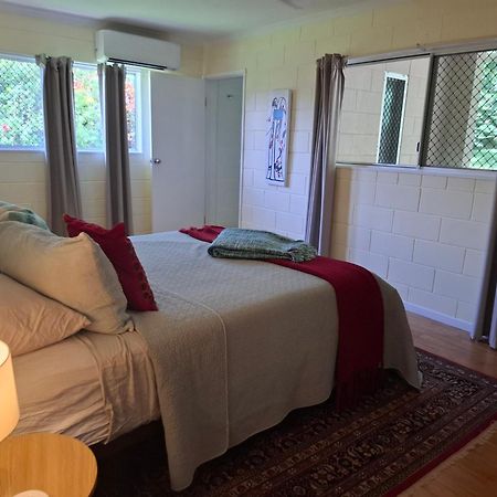 J & Ella'S Holiday House - 2 Bedroom, 2 Bathroom Home クックタウン エクステリア 写真