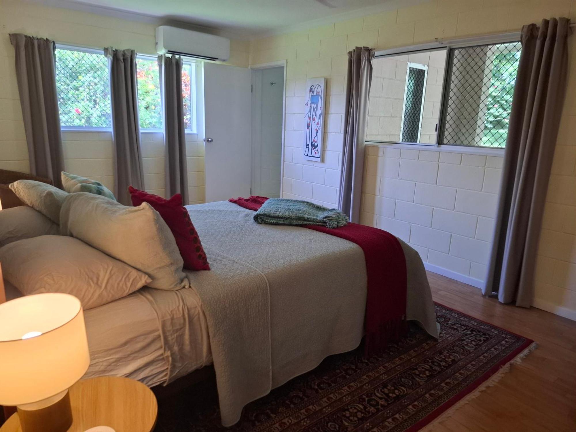 J & Ella'S Holiday House - 2 Bedroom, 2 Bathroom Home クックタウン エクステリア 写真